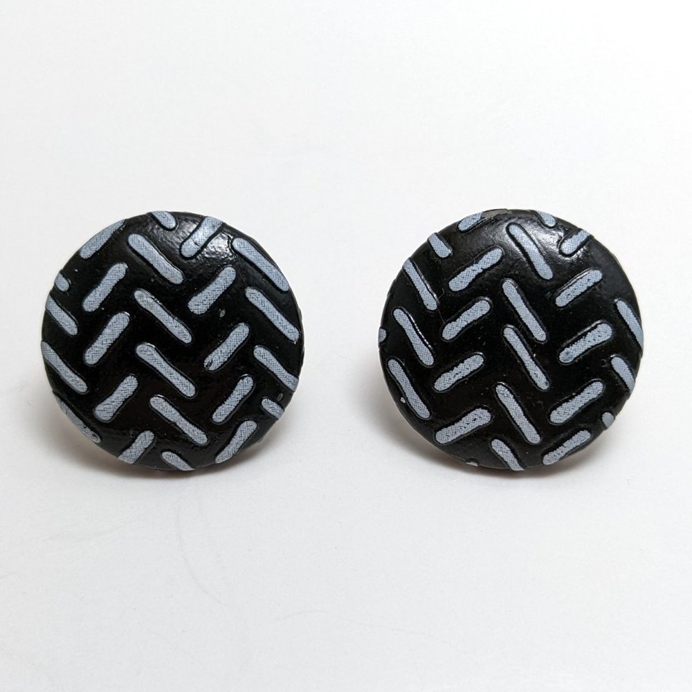 VTG 90s Does 60s Herringbone Button Earrings Mod Goth Grunge Black White Circle
